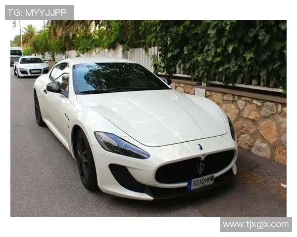 哪个足球明星驾驶玛莎拉蒂展现奢华生活方式与个人魅力